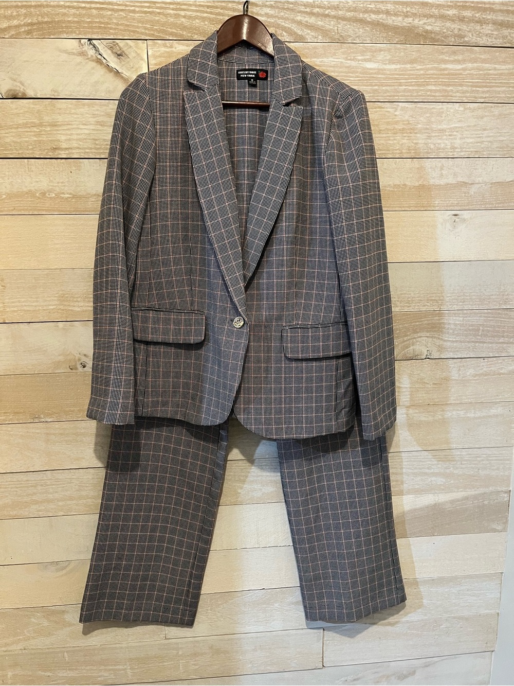 Shelby Rose New York Blazer and Matching Pant Suit Size 8 Like New